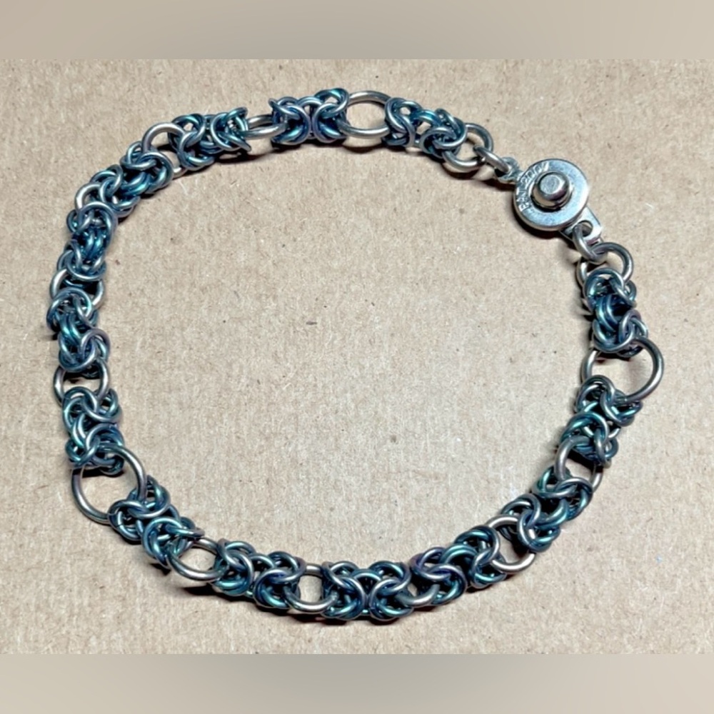 Chainmail Bracelet black blue metal with unique snap closure 8 inch